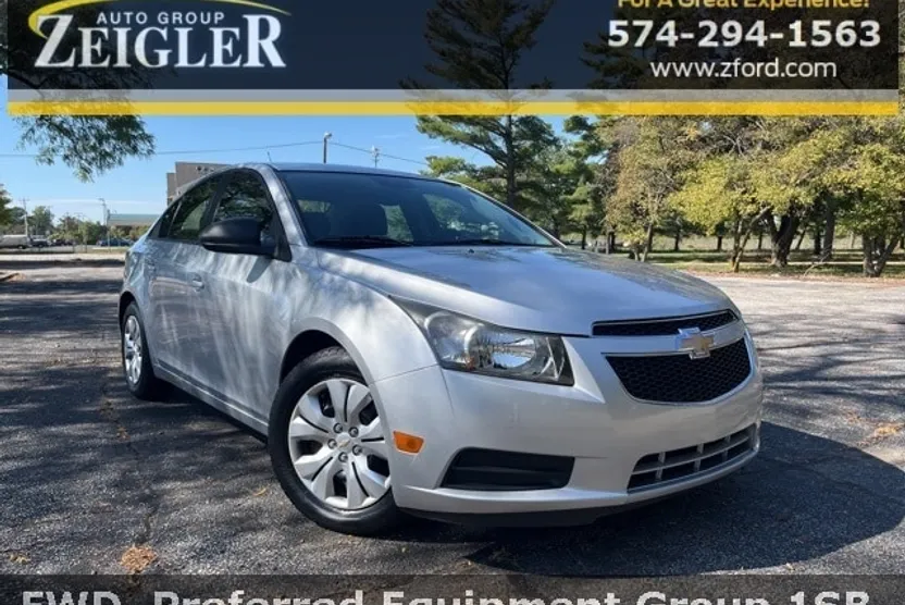 2013 Chevrolet Cruze LS photo 1