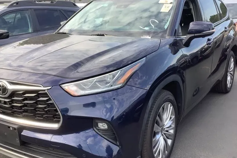 2023 Toyota Highlander Platinum photo 1