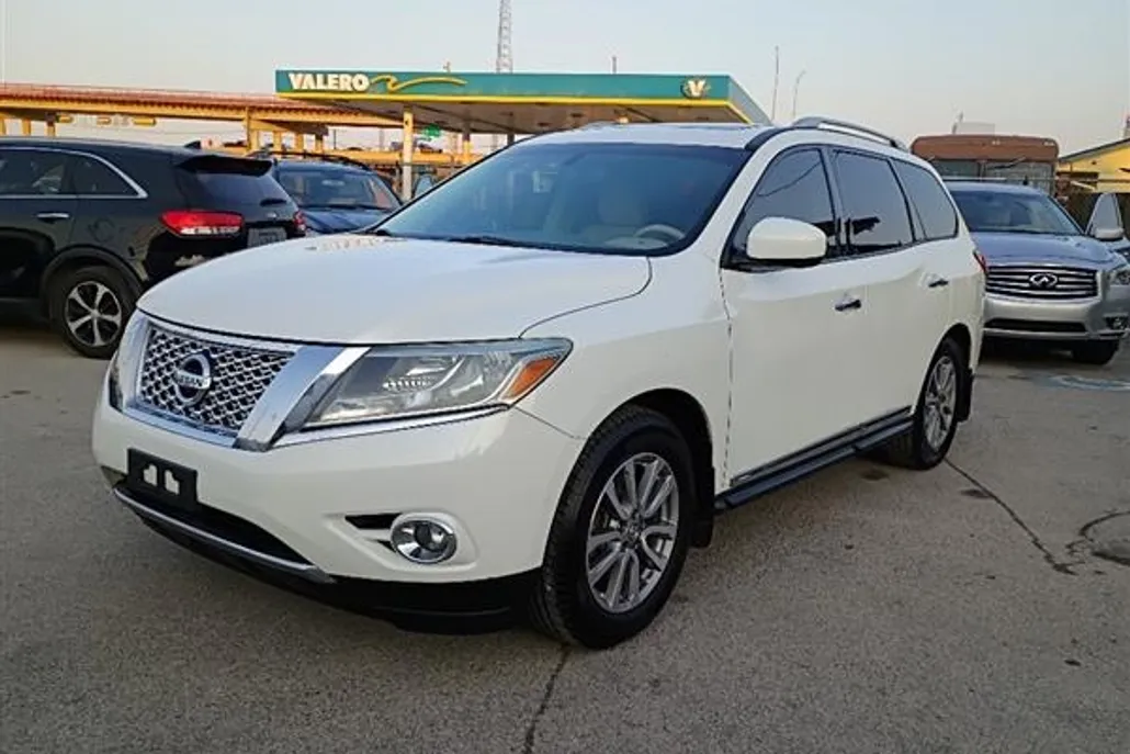 2015 Nissan Pathfinder S photo 1