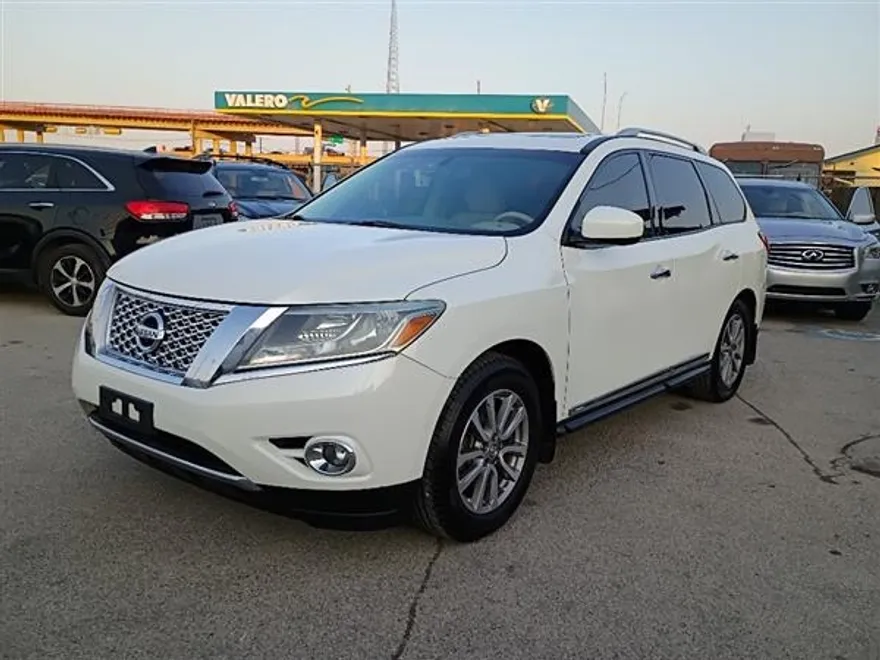 2015 Nissan Pathfinder S photo 1