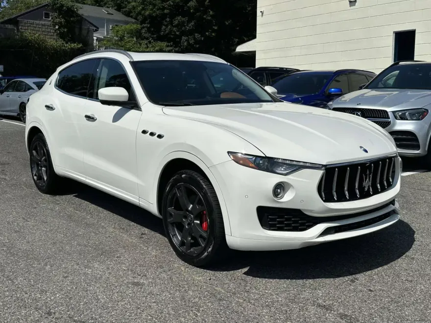 2021 Maserati Levante Base photo 1