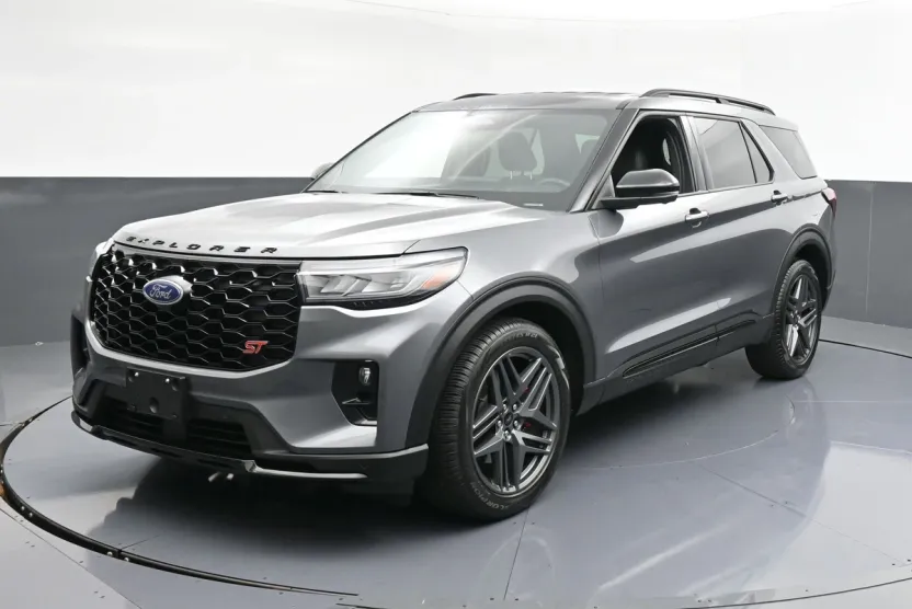 2025 Ford Explorer ST photo 1