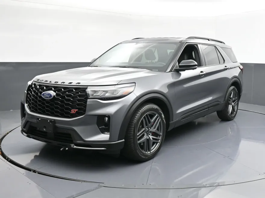 2025 Ford Explorer ST photo 1