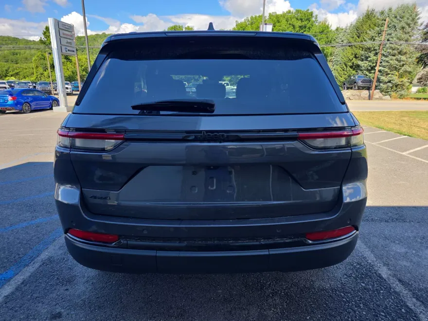 2023 Jeep Grand Cherokee Altitude photo 1