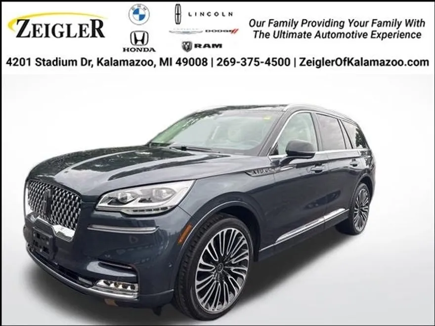 2023 Lincoln Aviator Black Label photo 1