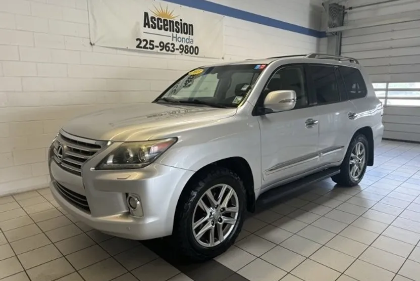 2013 Lexus LX 570 photo 1