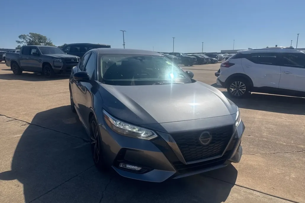2021 Nissan Sentra SR photo 1