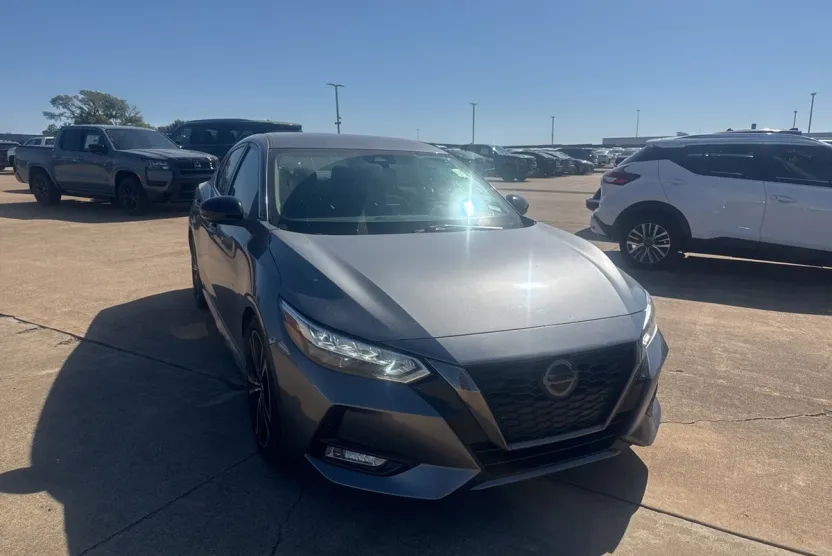 2021 Nissan Sentra SR photo 1