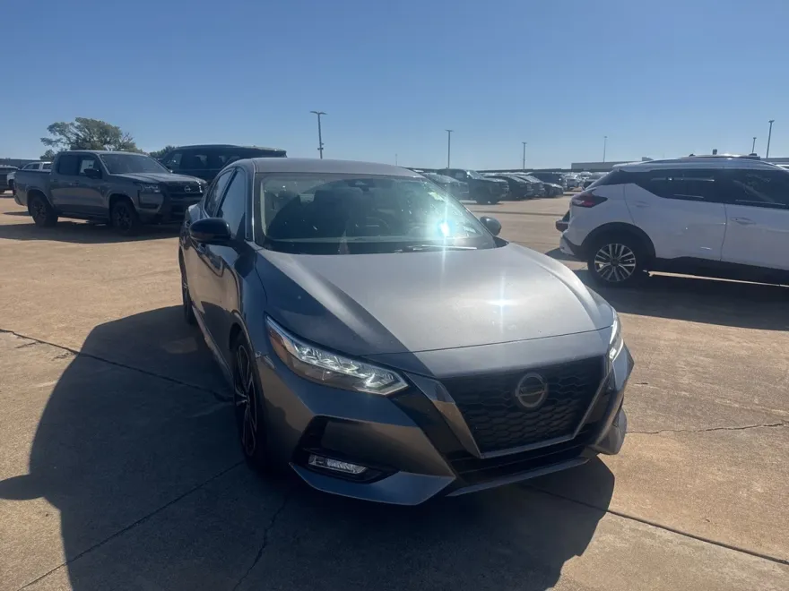 2021 Nissan Sentra SR photo 1