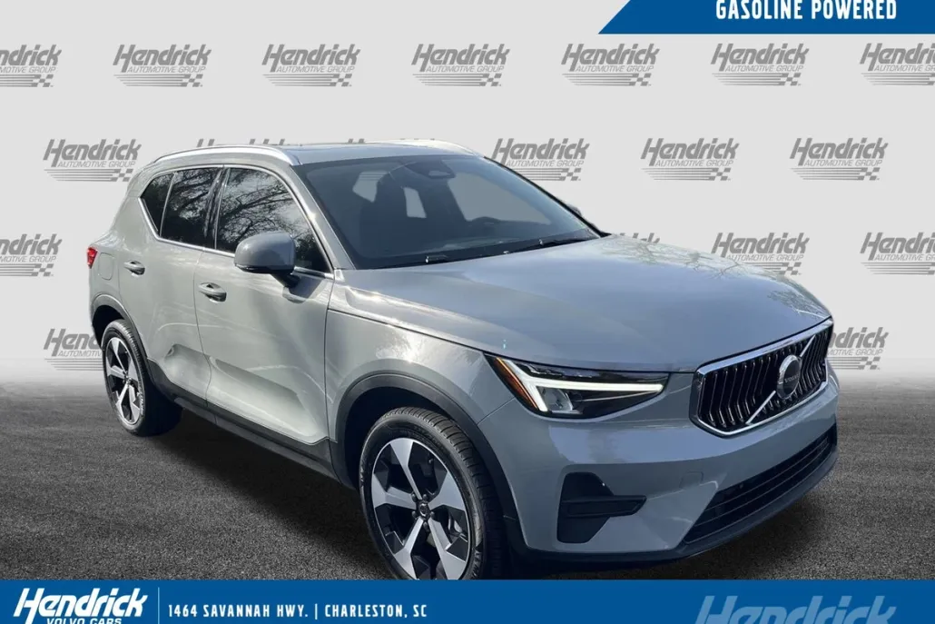 2025 Volvo XC40 Core photo 1