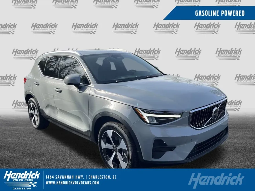 2025 Volvo XC40 Core photo 1