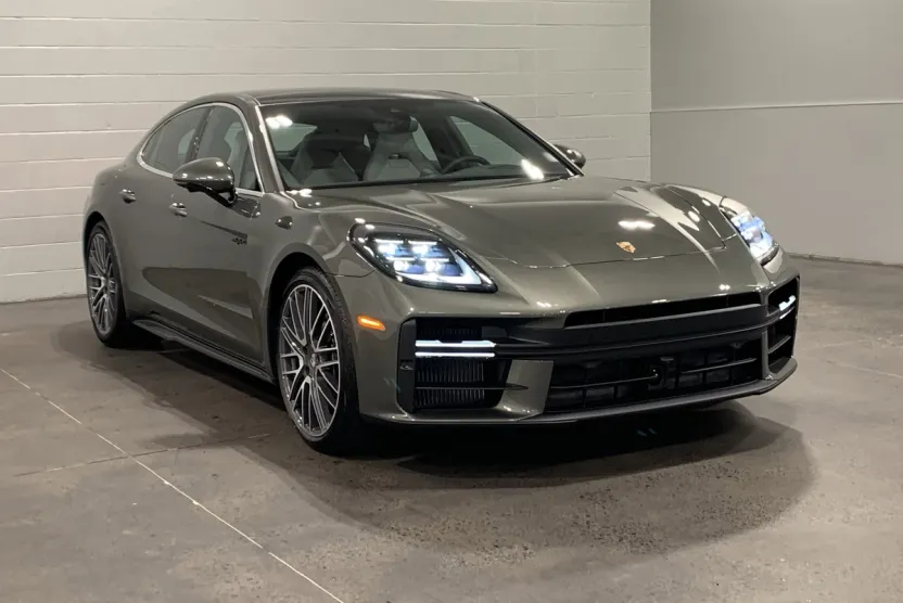 2026 Porsche Panamera 4 E-Hybrid photo 1