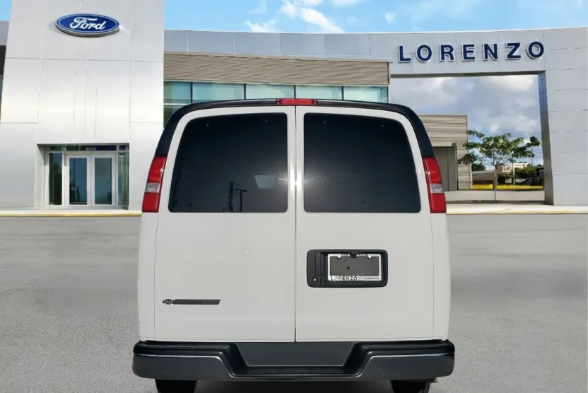 2020 Chevrolet Express Passenger LT photo 1
