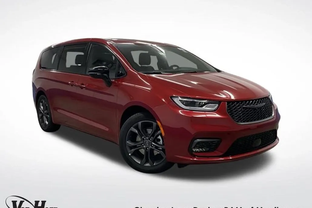 2026 Chrysler Pacifica photo 1