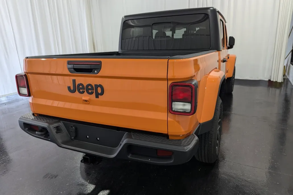 2025 Jeep Gladiator Sport S photo 1