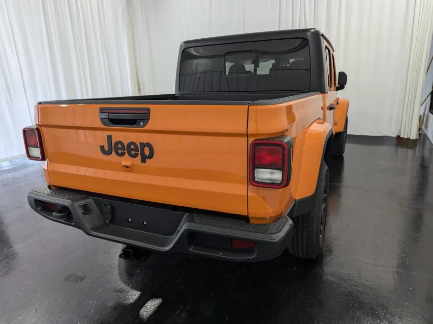 2025 Jeep Gladiator Sport S photo 1