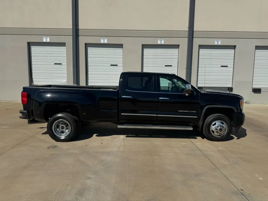 2015 Gmc Sierra 3500 HD Denali photo 1