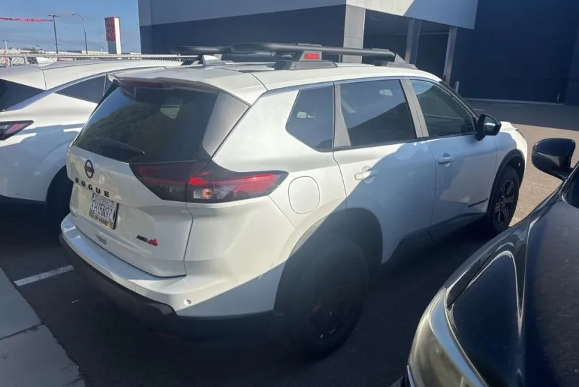 2025 Nissan Rogue SV photo 1