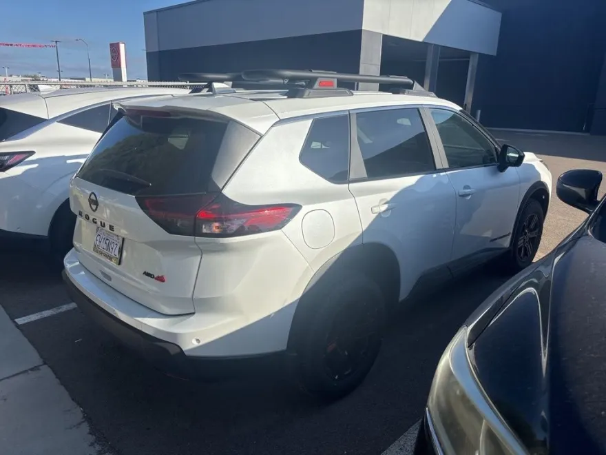 2025 Nissan Rogue SV photo 1