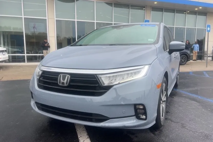 2023 Honda Odyssey Touring photo 1