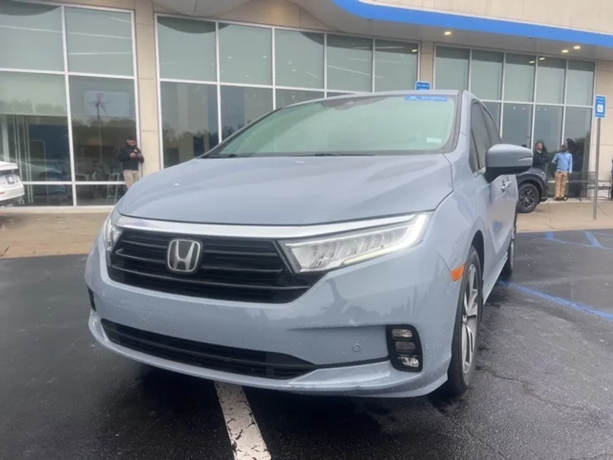 2023 Honda Odyssey Touring photo 1