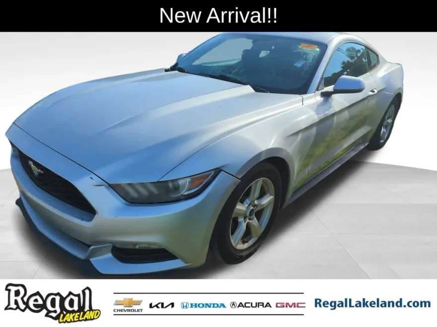 2017 Ford Mustang V6 photo 1
