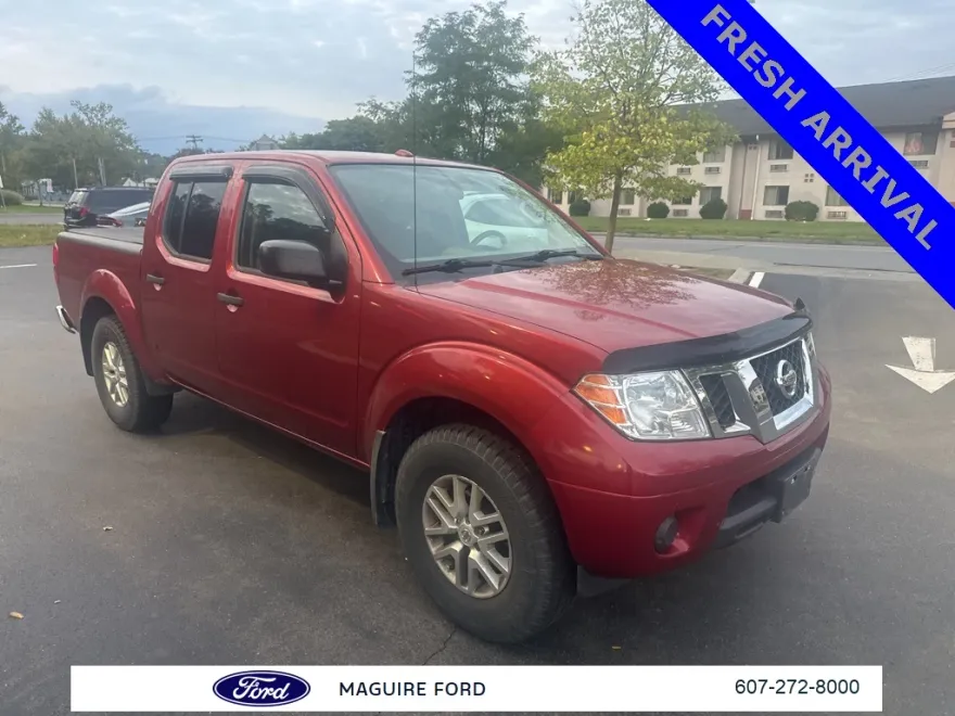 2015 Nissan Frontier SV Crew Cab photo 1