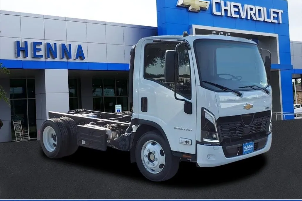 2025 Chevrolet Silverado photo 1