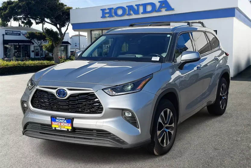 2021 Toyota Highlander Hybrid XLE photo 1