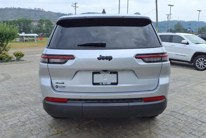 2025 Jeep Grand Cherokee Altitude photo 1