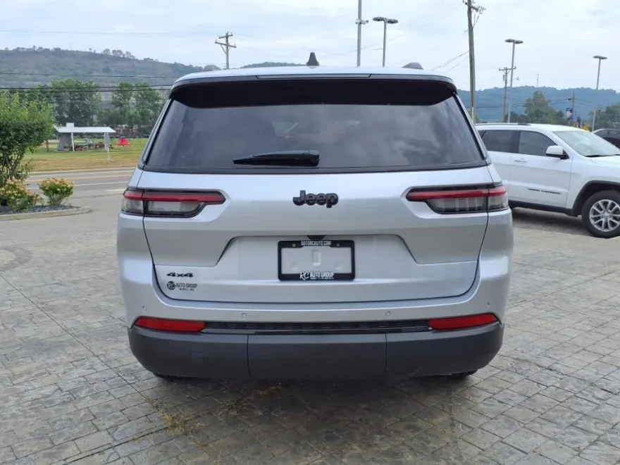2025 Jeep Grand Cherokee Altitude photo 1