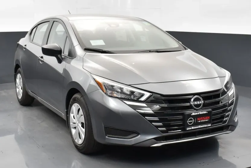 2025 Nissan Versa 1.6 S photo 1