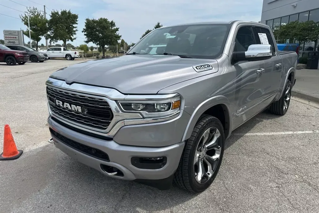 2022 Ram 1500 Limited photo 1