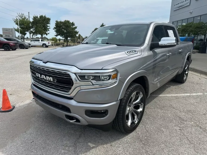 2022 Ram 1500 Limited photo 1