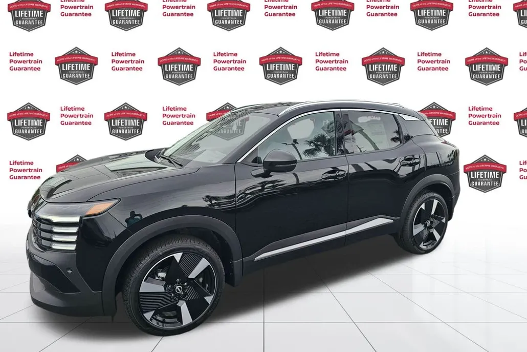 2025 Nissan Kicks SR photo 1