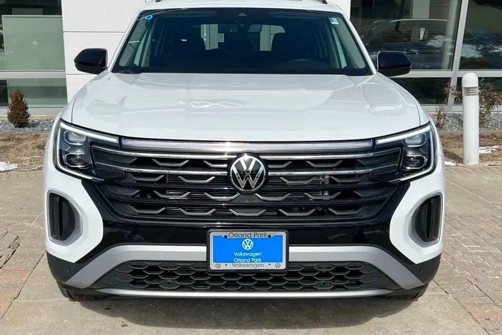 2025 Volkswagen Atlas Peak Edition SE photo 1