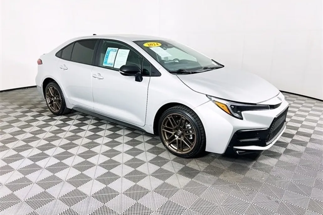 2024 Toyota Corolla SE photo 1