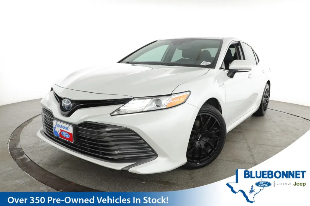 2020 Toyota Camry Hybrid XLE photo 1