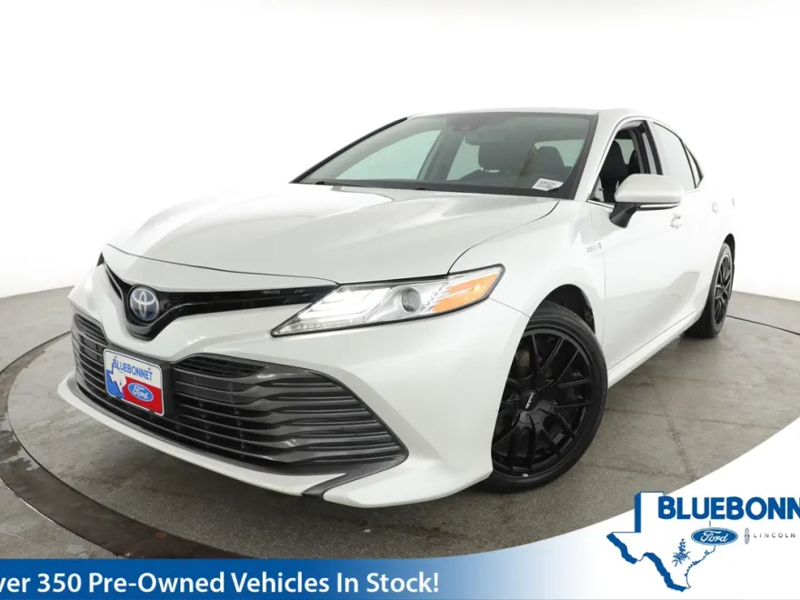 2020 Toyota Camry Hybrid XLE photo 1