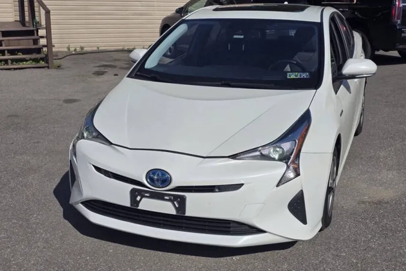 2017 Toyota Prius Two Eco Three Four Touring photo 1