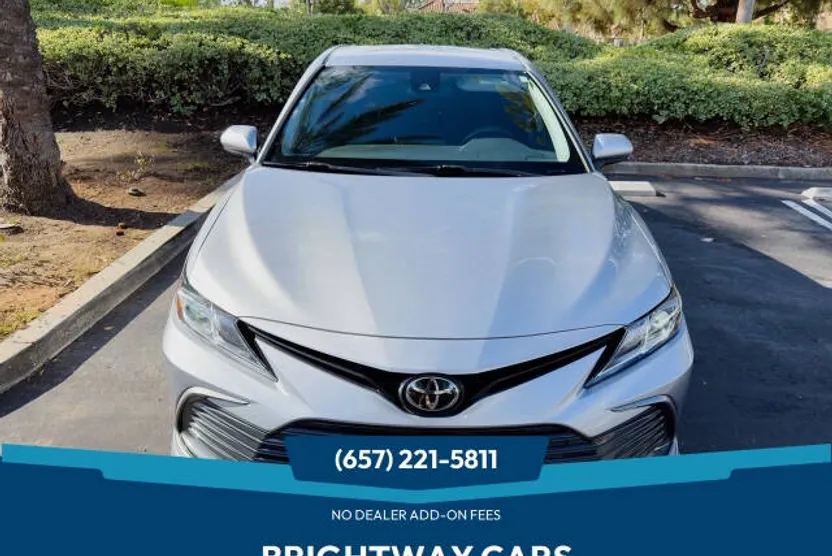2022 Toyota Camry LE photo 1