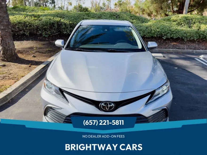 2022 Toyota Camry LE photo 1