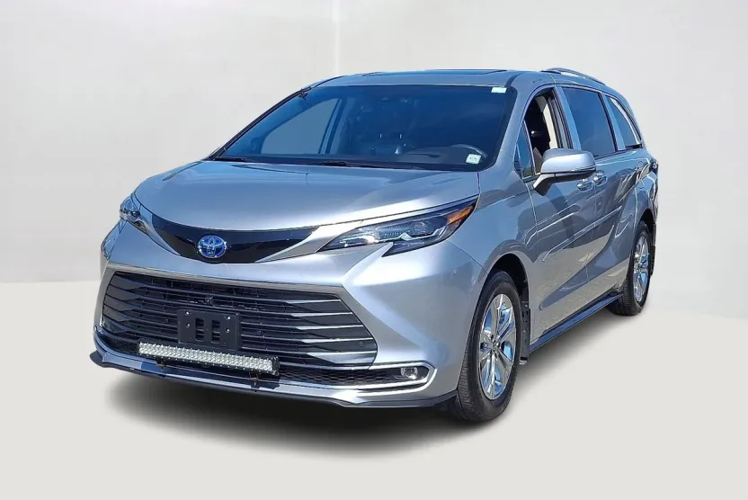 2024 Toyota Sienna Platinum photo 1