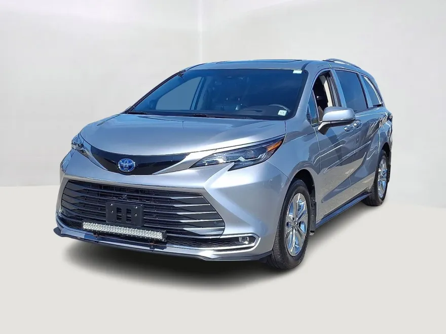 2024 Toyota Sienna Platinum photo 1