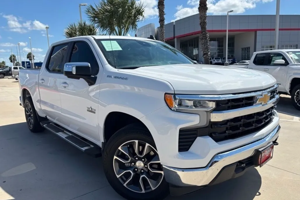 2022 Chevrolet Silverado 1500 LT photo 1