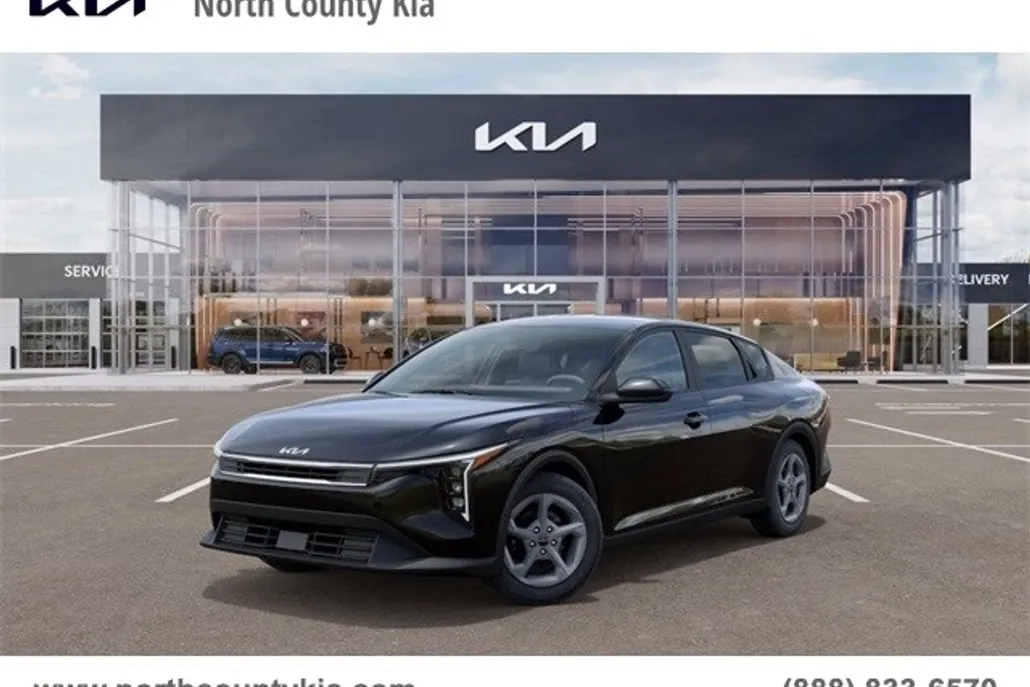 2025 Kia K4 LXS photo 1