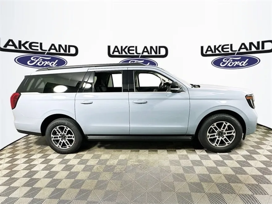 2025 Ford Expedition MAX photo 1