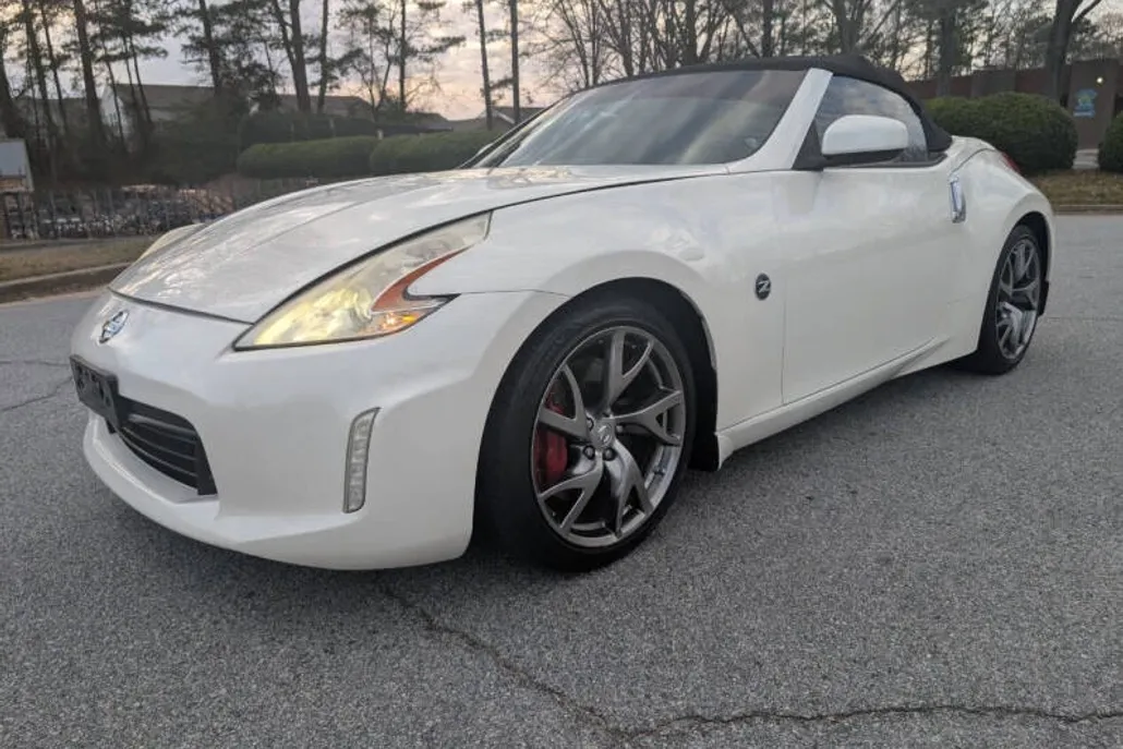 2015 Nissan 370Z Touring photo 1
