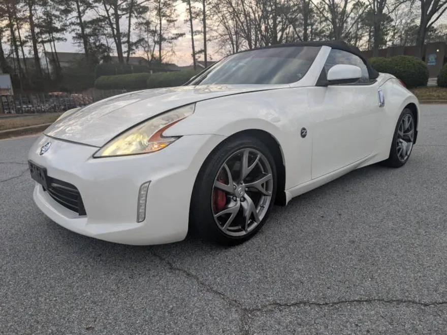 2015 Nissan 370Z Touring photo 1