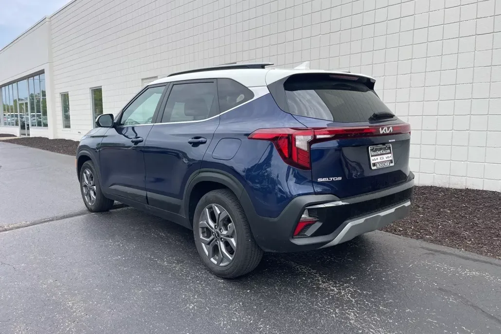 2024 Kia Seltos S photo 1